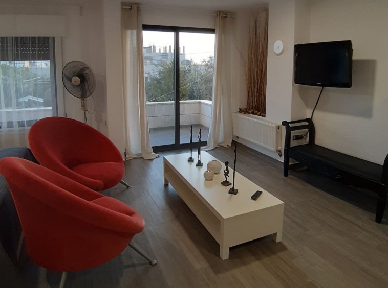 Modern Kridari rental living area.