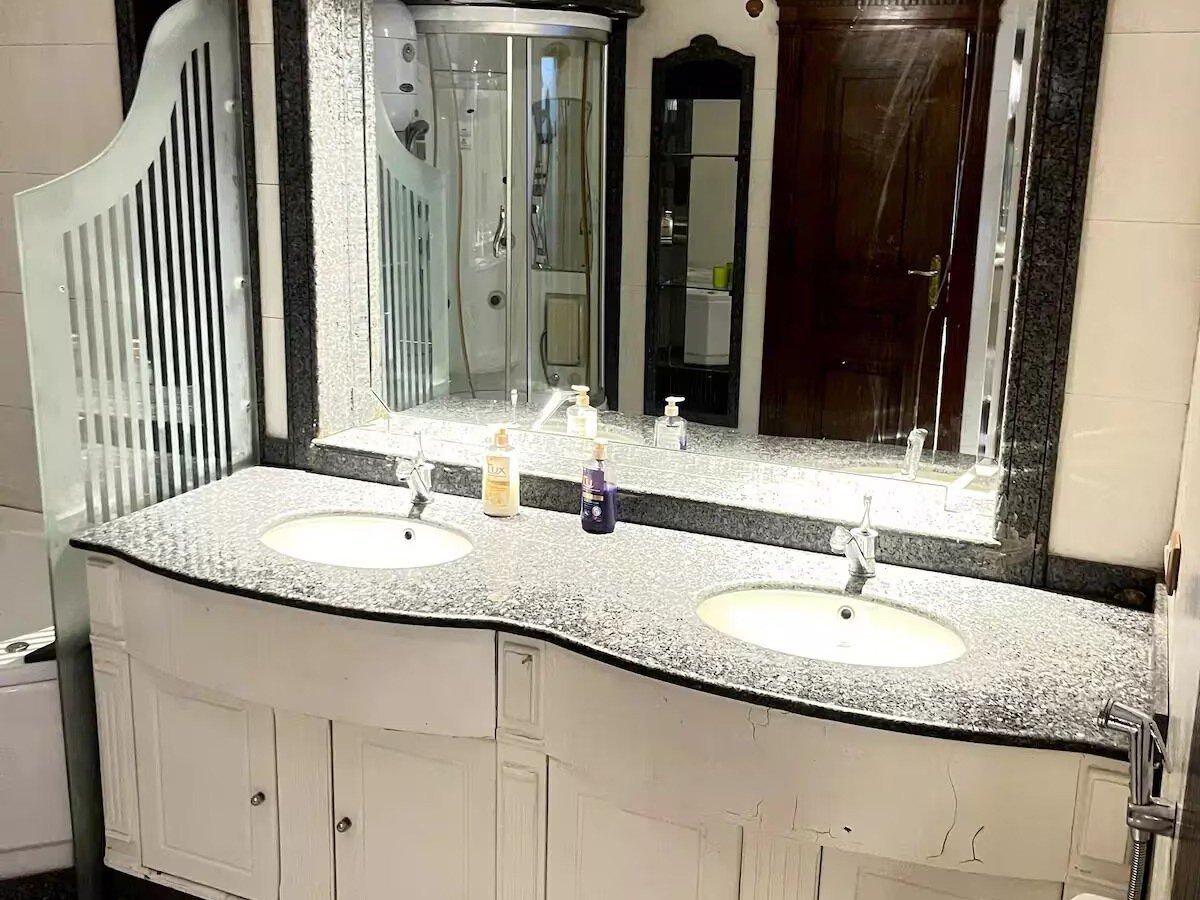 Modern bathroom with a bidet in a Kridari-managed apartment.