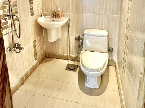 Stylish bathroom with tiled walls in a Kridari property.