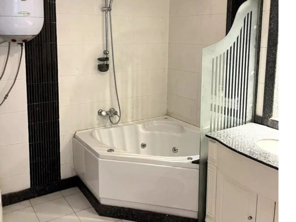 Sleek bathroom with double vanity in a Kridari property for rent.